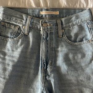 WORN ONCE levi’s light denim high-waisted straight jeans